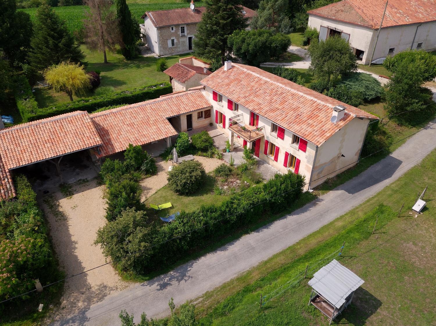 Maison Charentaise Les Essards  Buitenkant foto